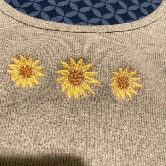 Crop top - Picture 2 of 3